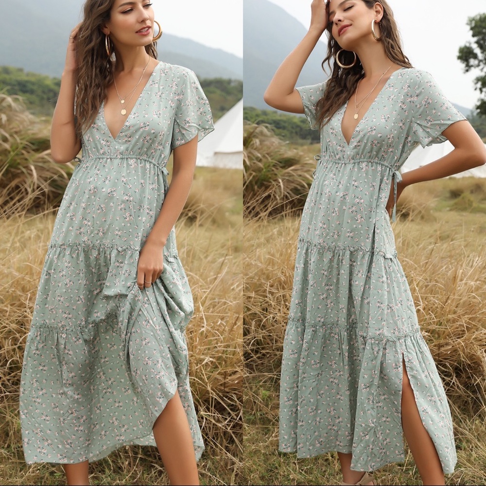 🆕Boho Floral Deep V Ruffle Detailed Dress